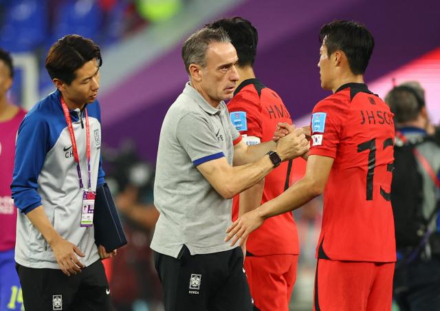 forlader stillingen som Sydkoreas landstræner