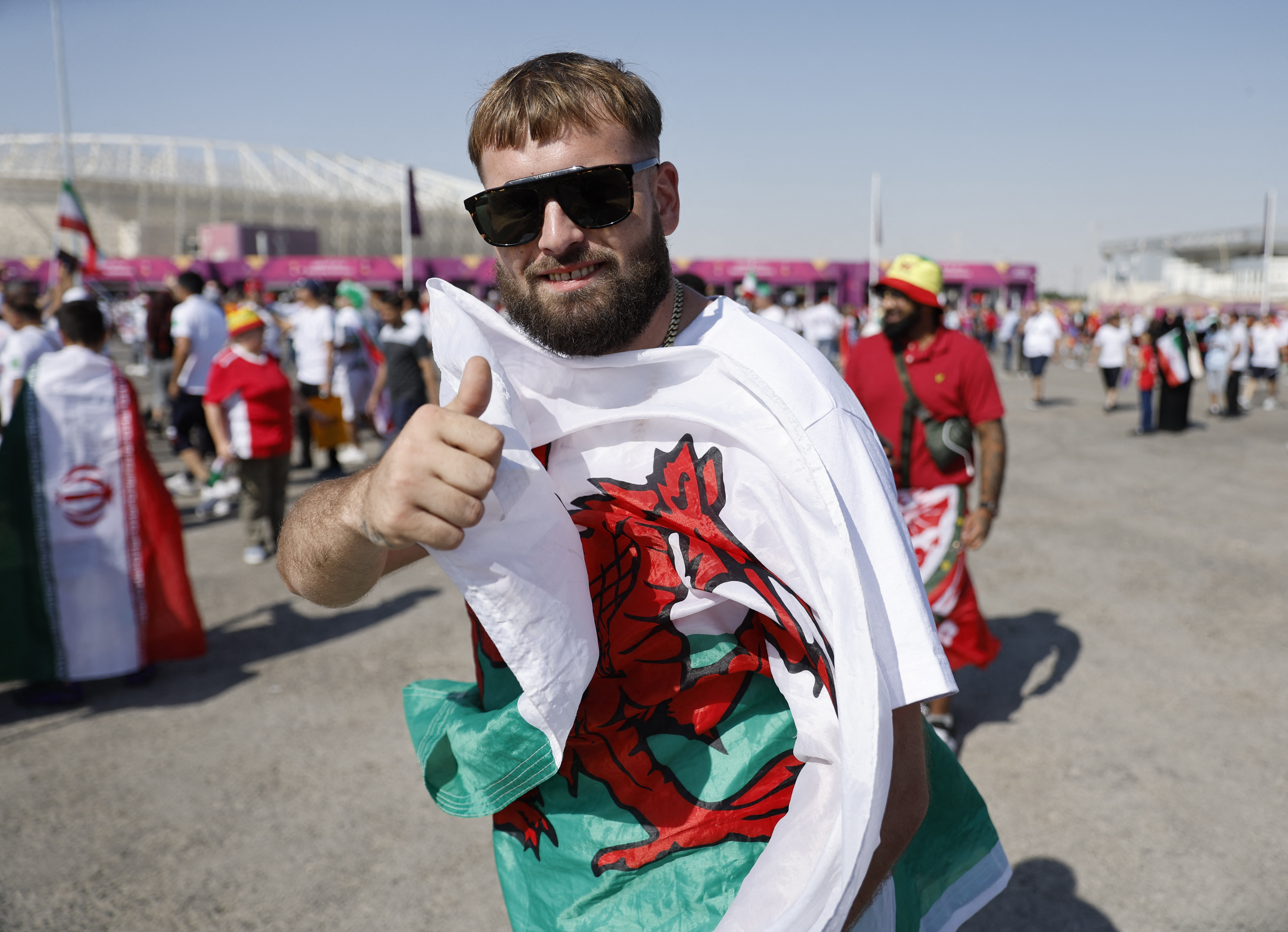 FIFA bøjer Wales: Regnbueflag vil være tilladt VM-mødesteder